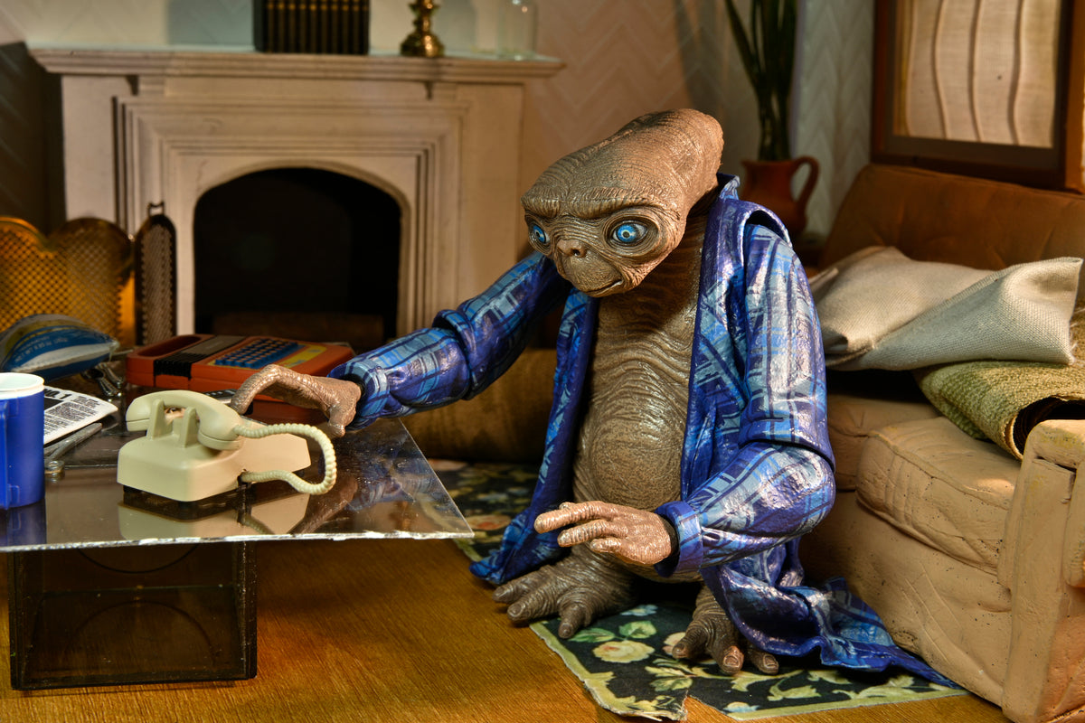 NECA E.T. 40th Anniversary Telepathic E.T. Ultimate Action Figure (7 inch Scale)