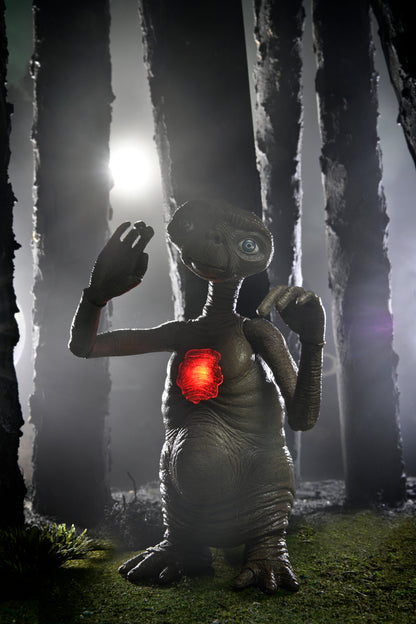 NECA E.T. 40th Anniversary Deluxe E.T. with LED Chest Ultimate Action Figure (7 inch Scale)