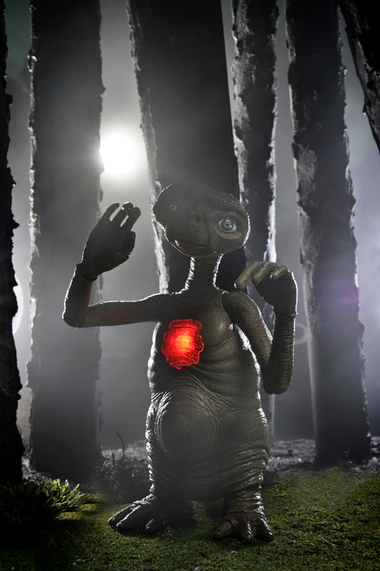 NECA E.T. 40th Anniversary Deluxe E.T. with LED Chest Ultimate Action Figure (7 inch Scale)