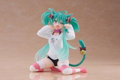 Taito Desktop Cute Hatsune Miku Cat Ear T-Shirt Ver. PVC Figure (13 cm) - View 7