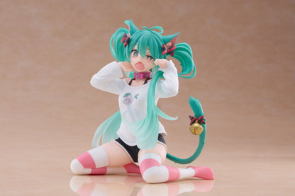 Taito Desktop Cute Hatsune Miku Cat Ear T-Shirt Ver. PVC Figure (13 cm) - View 11