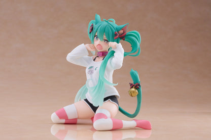 Taito Desktop Cute Hatsune Miku Cat Ear T-Shirt Ver. PVC Figure (13 cm) - View 12