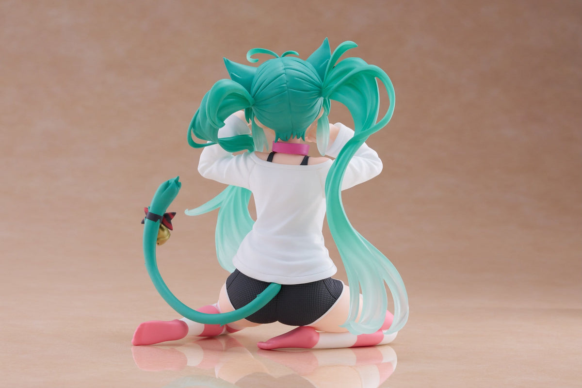 Taito Desktop Cute Hatsune Miku Cat Ear T-Shirt Ver. PVC Figure (13 cm) - View 13