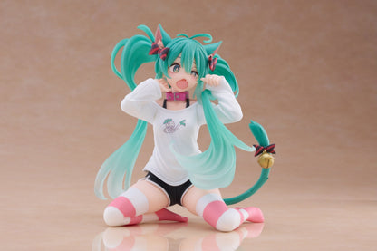Taito Desktop Cute Hatsune Miku Cat Ear T-Shirt Ver. PVC Figure (13 cm) - View 5