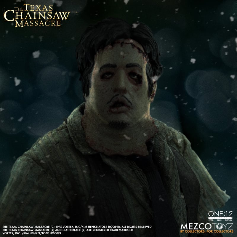 Mezco Toyz One:12 Collective Texas Chainsaw Massacre Leatherface Action Figure (1/12 Scale) - View 14